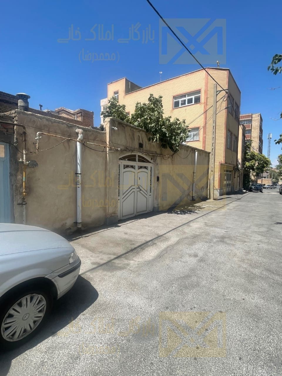 حیاط ۹۲ متری در حافظ