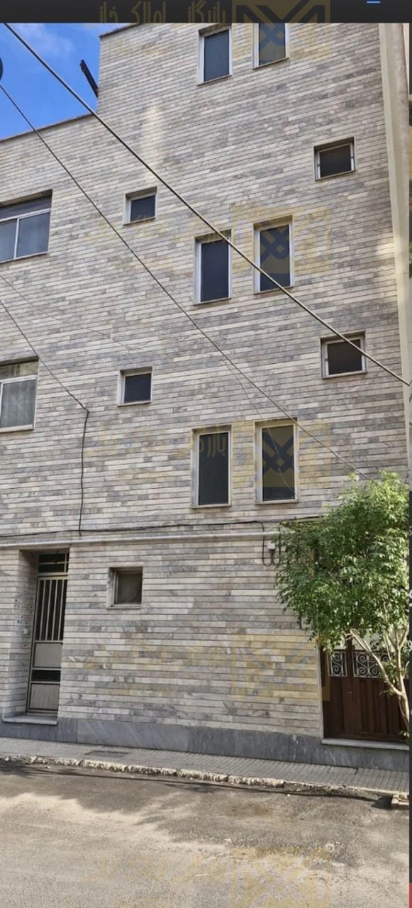 فروش آپارتمان حیاط دار سه طبقه