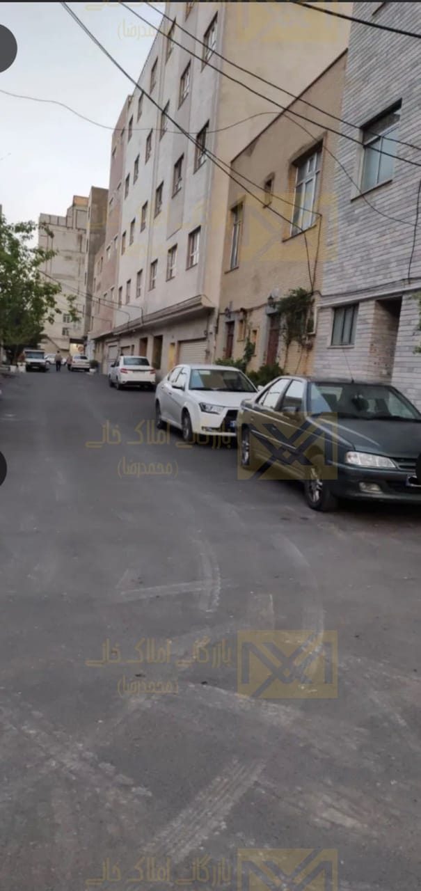 فروش آپارتمان حیاط دار سه طبقه