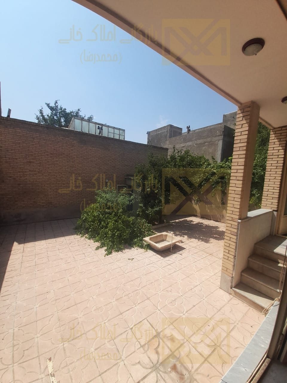 حیاط ۱۶۵ متری خیام