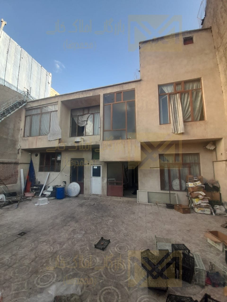 حیاط کلنگی ۱۶۰ متری زبردست سالاری
