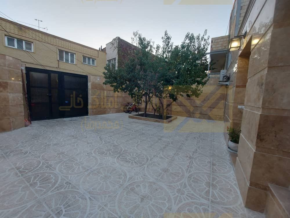 حیاط ۲۰۵ متری در منطقه بهار