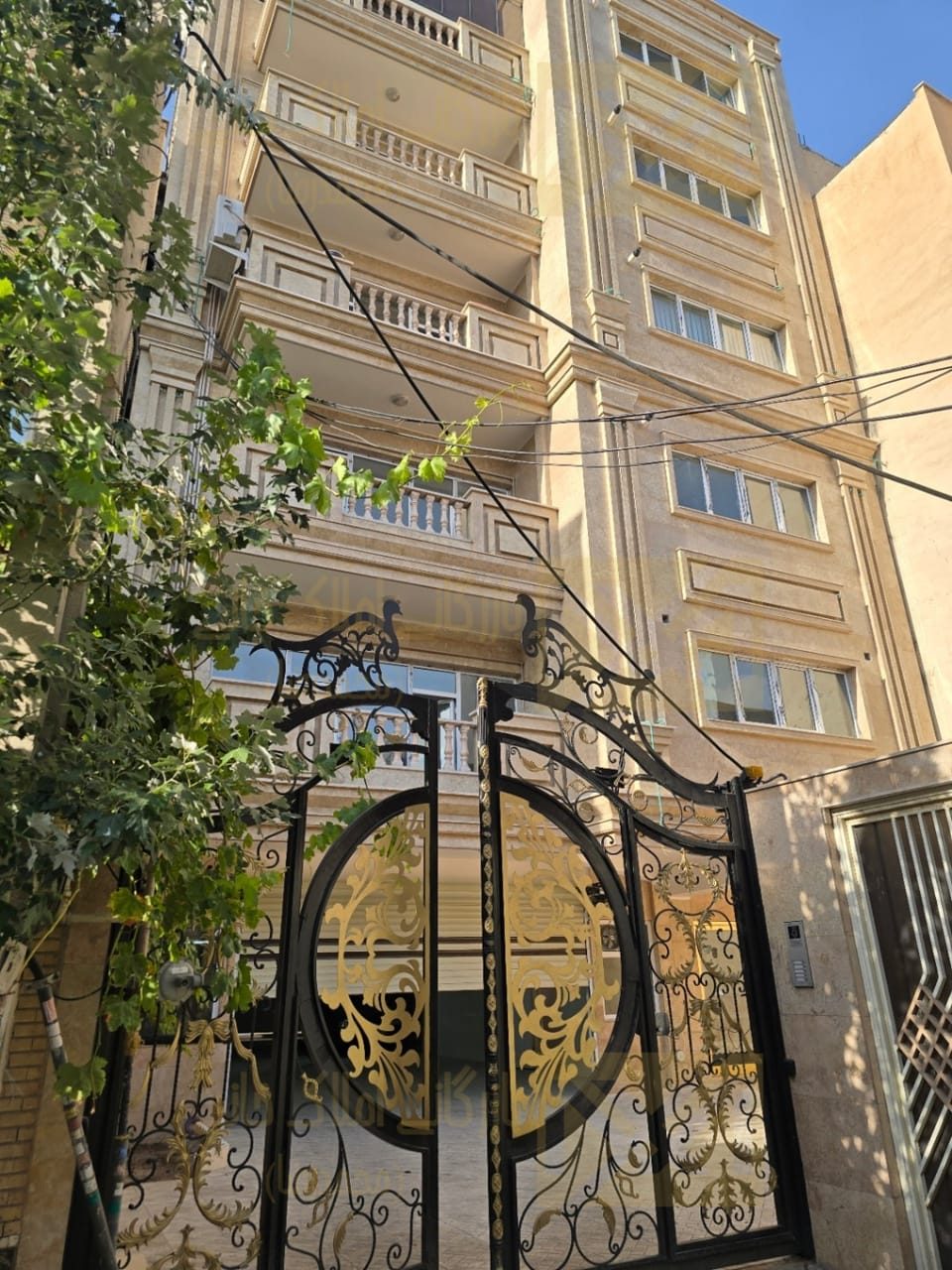 ۱۸۰ متر شهناز لک لر