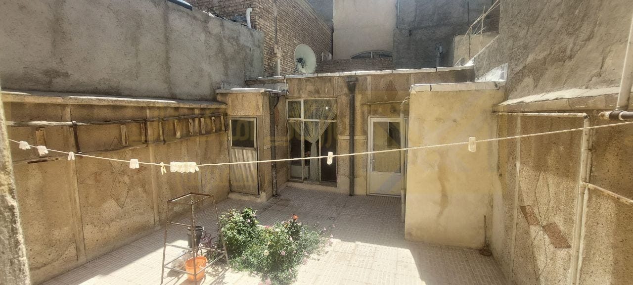 حیاط ۱۱۰متری کوی باهنر